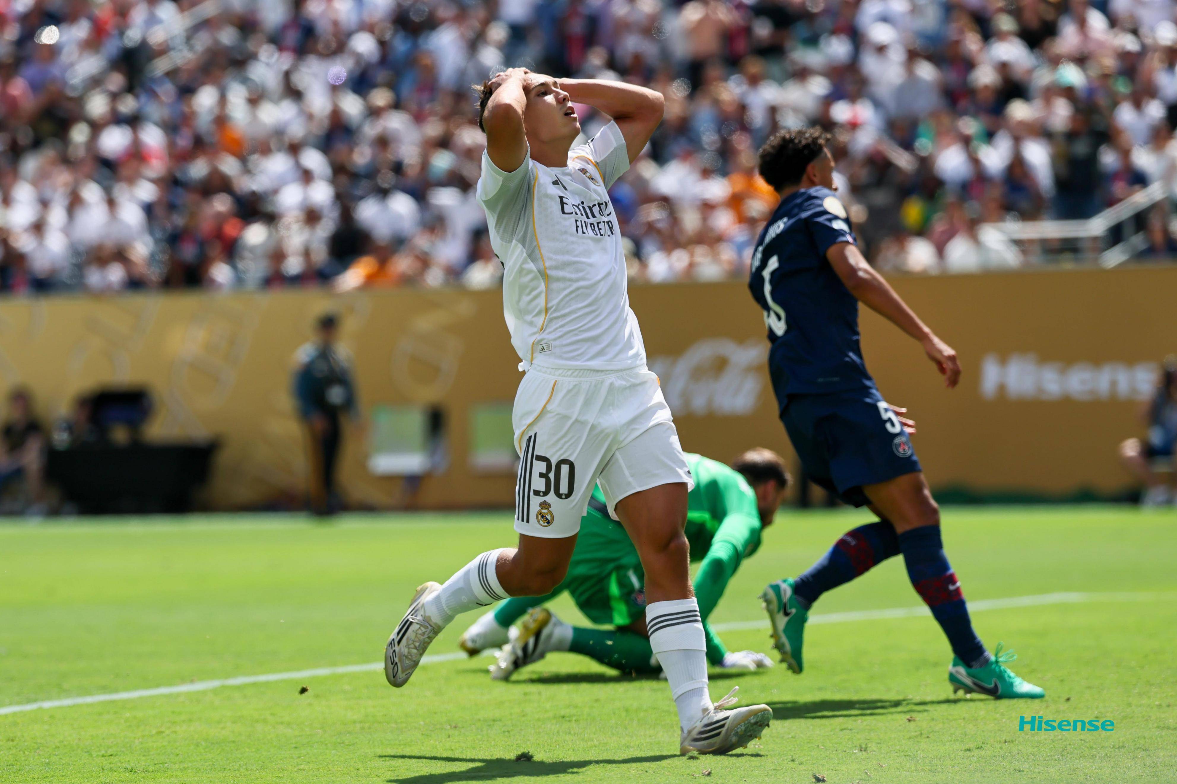 包含皇马险胜巴黎圣日耳曼，莫德里奇扑点救主欧联杯的词条