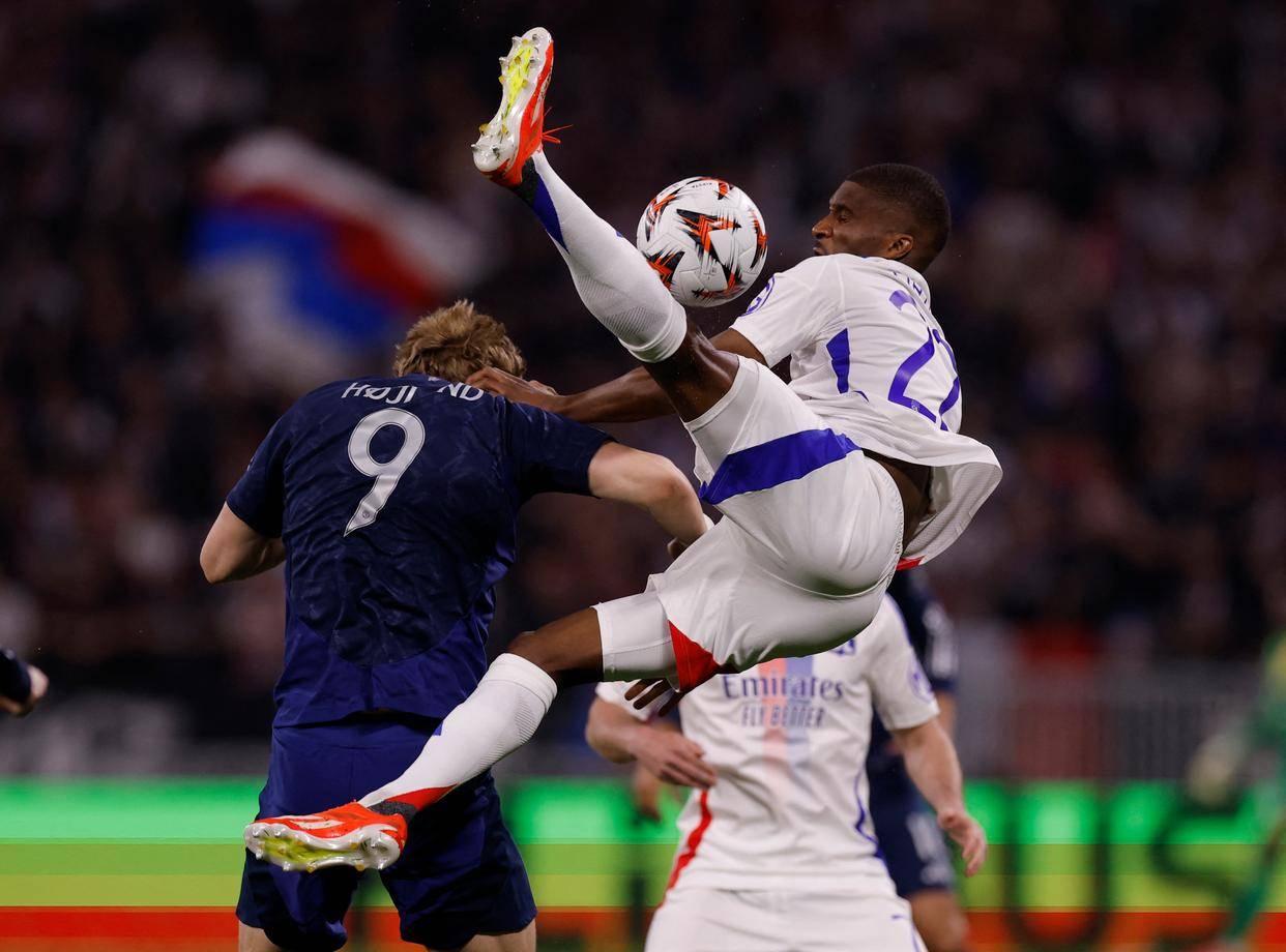 关于里昂战平巴萨，德布劳内补时绝平法甲的信息