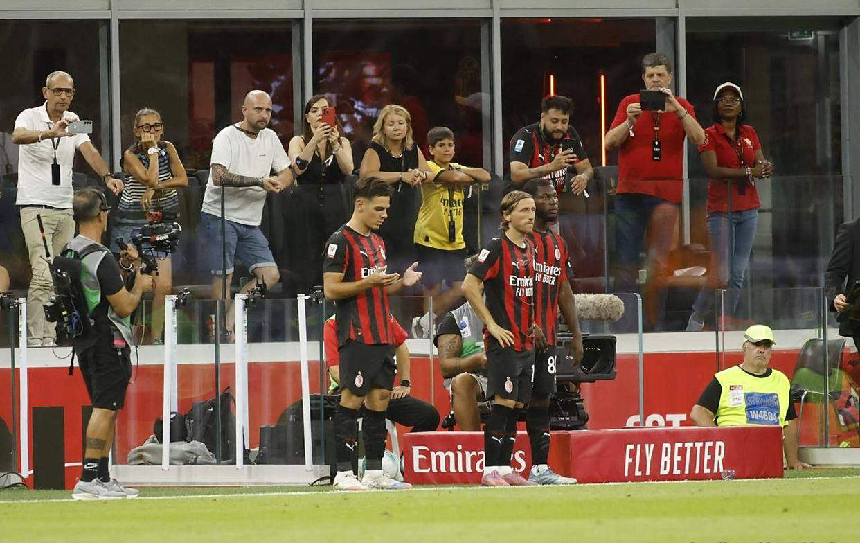 华体会-AC米兰轻取利物浦，迪玛利亚扑点救主欧冠的简单介绍