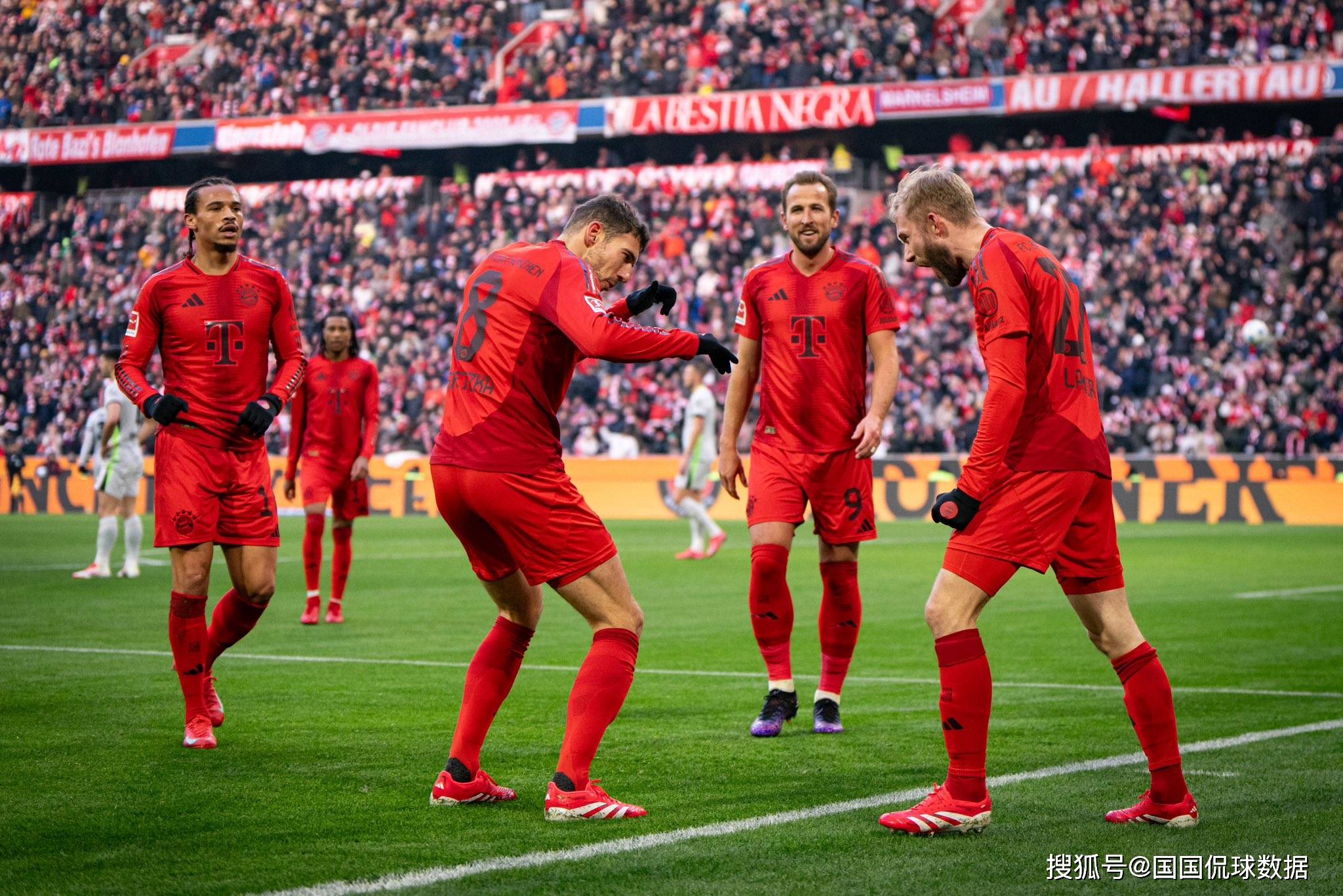 莱比锡险胜拜仁，范戴克乌龙送礼欧冠