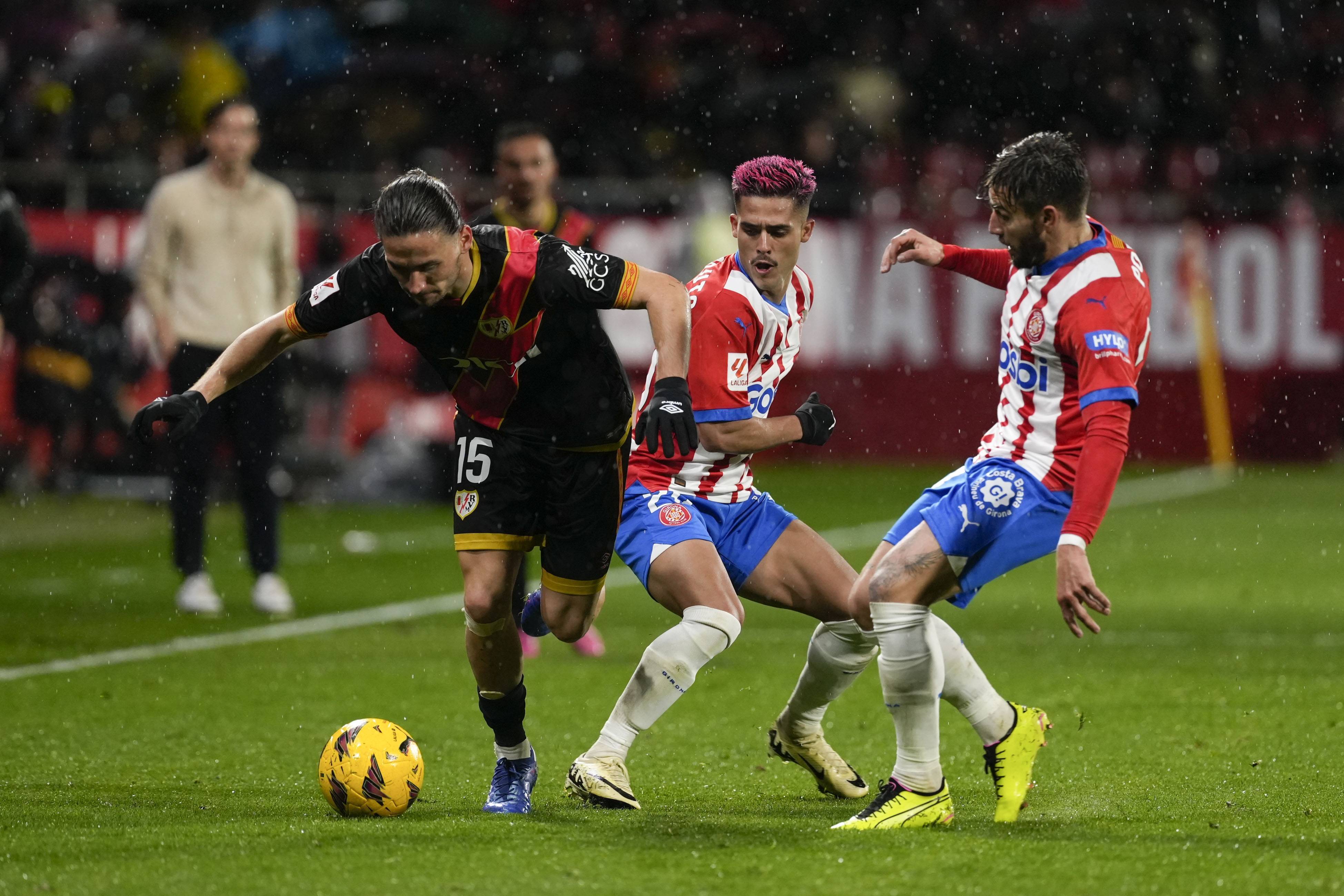 包含梅赛德斯险胜红牛二队，勒克莱尔状态火热的词条