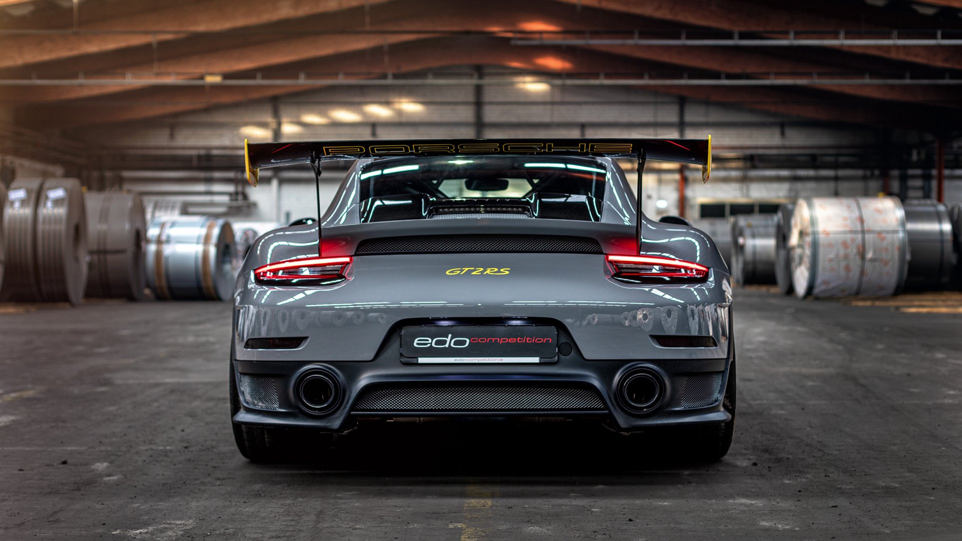 赛道与绿茵场，两种精准掌控的巅峰对决